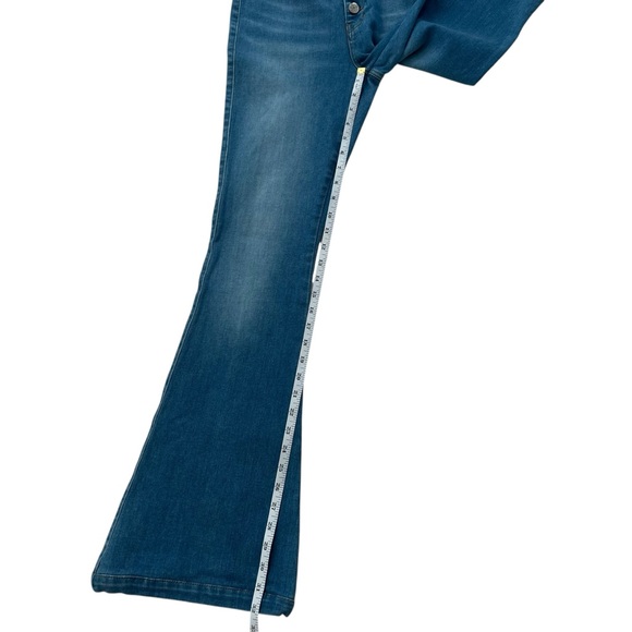 Veronica Beard Sheridan High Rise Bell Bottom Jeans in Lakeshore Wash SZ 28 - Picture 11 of 15